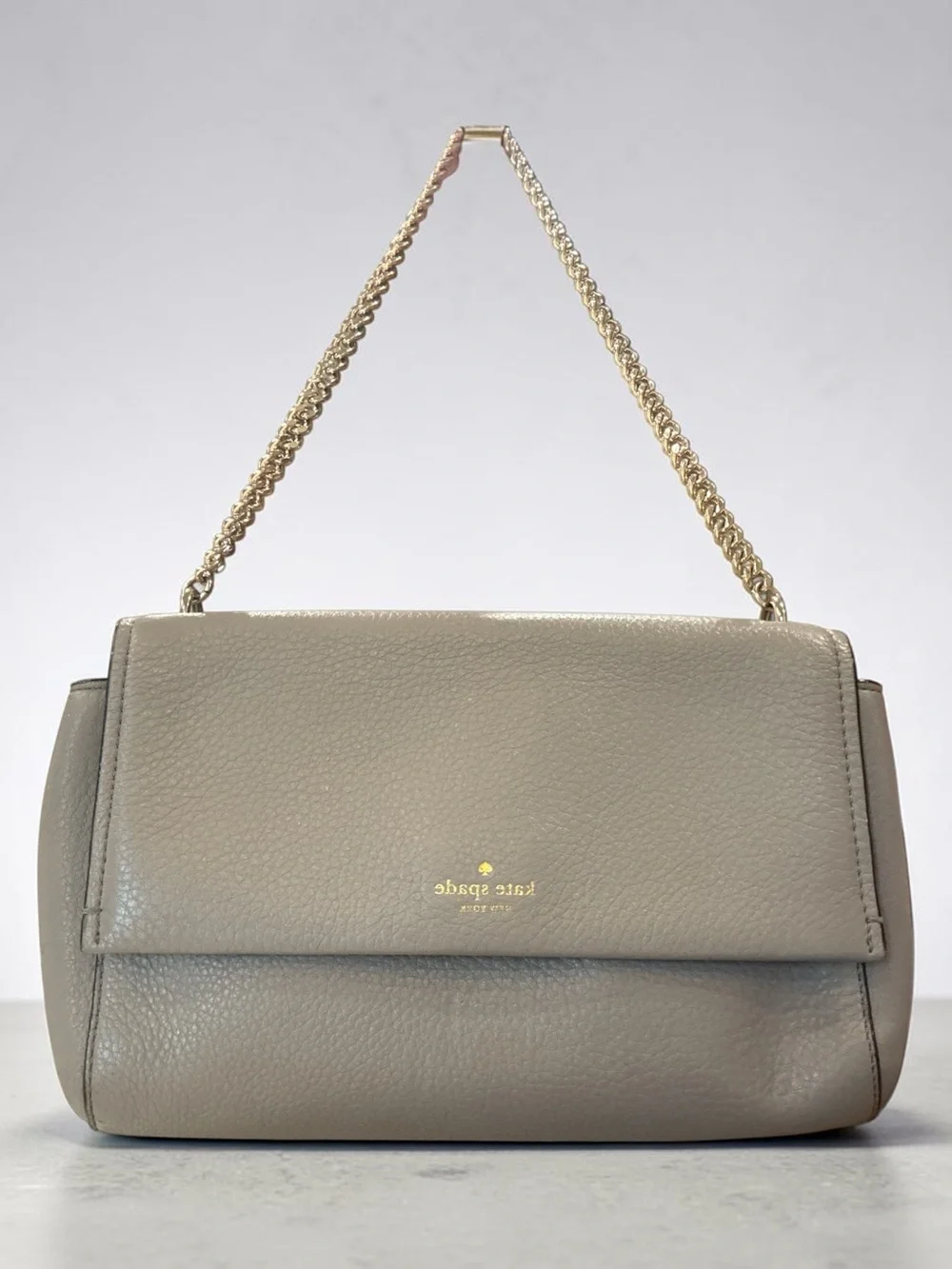 Kate Spade Pebbled Leather Shoulder Bag in Gray with Gold Chain